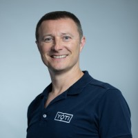 Robin Tombs headshot